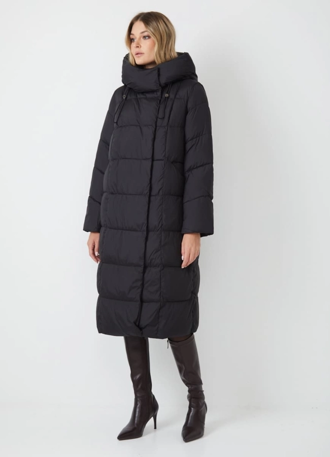 Женский пуховик черного цвета с капюшоном модель № 31152 в рассрочку
