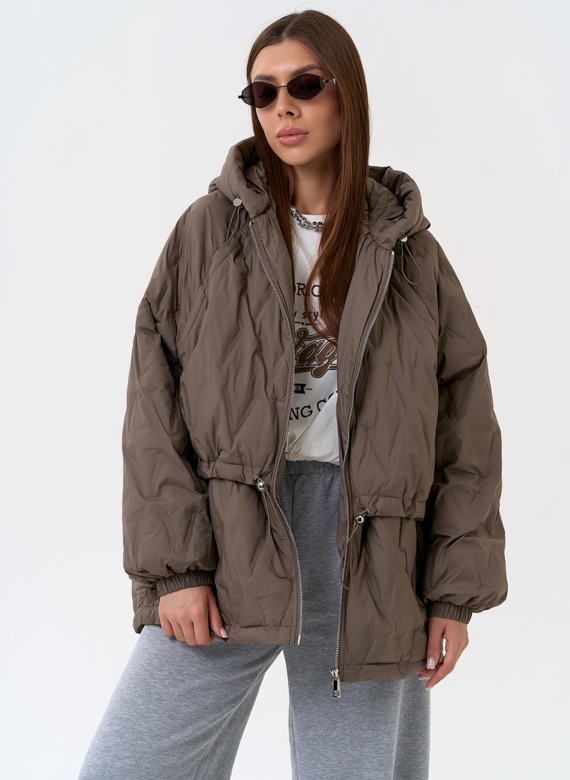 Женская куртка в коричневом цвете с капюшоном