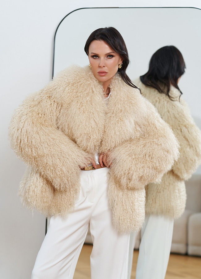 Женская шуба из меха ламы модель № 30632 меха малина