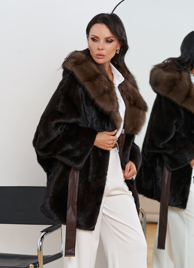 Женская шуба из меха норки с капюшоном из меха куницы модель № 30679 универмаг малина