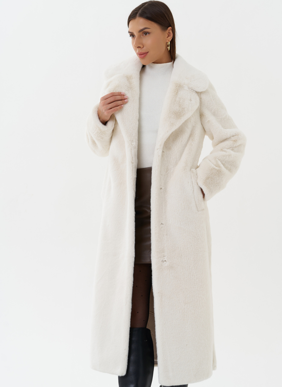 Женское пальто из эко меха с капюшоном