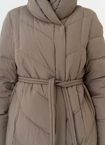 Женский пуховик с капюшоном