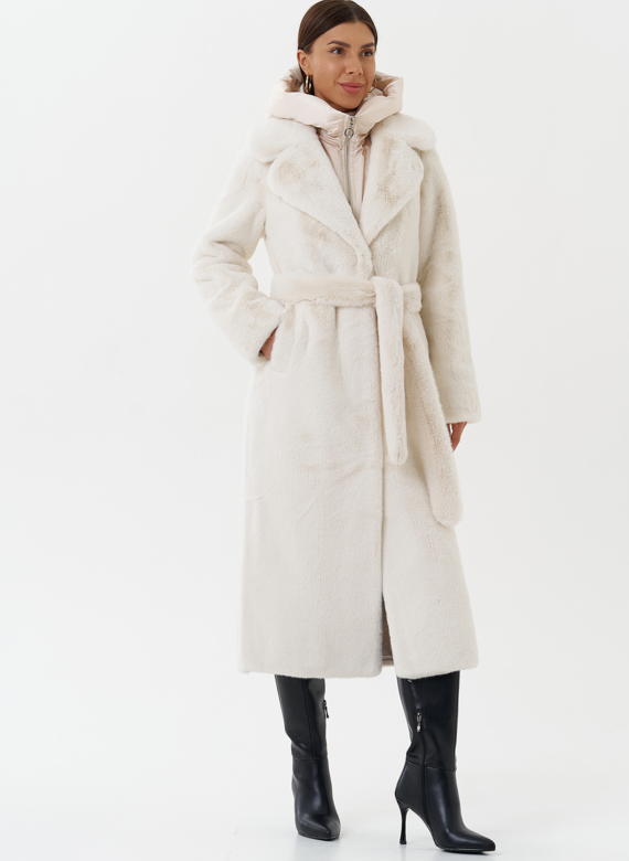 Женское пальто из эко меха с капюшоном