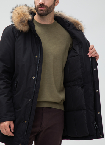 Мужской пуховик с капюшоном из меха енота