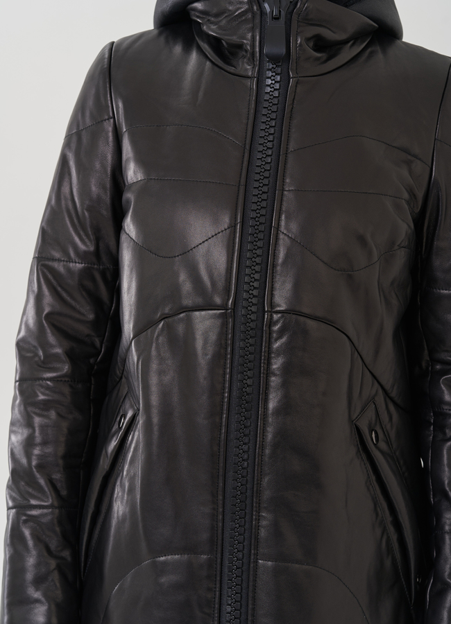 Пуховик из натуральной кожи на молнии с капюшоном модель № 19575 в рассрочку