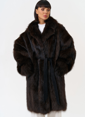 Шуба из меха енота с английским воротником