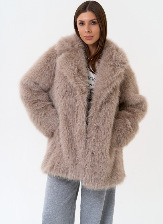 Женская шуба из эко меха в бежевом цвете