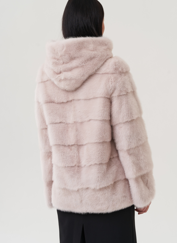 Шуба бежевого цвета из меха норки