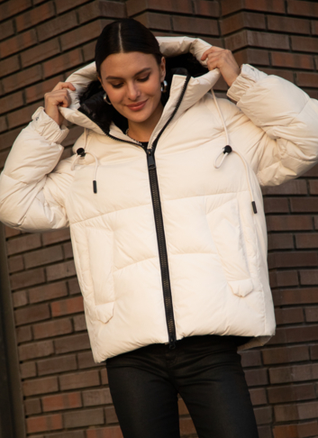 Женский пуховик с капюшоном 