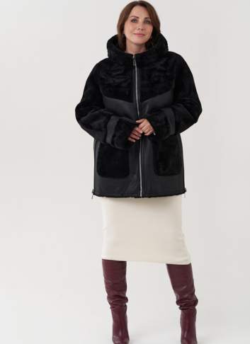 Женская дубленка с капюшоном 