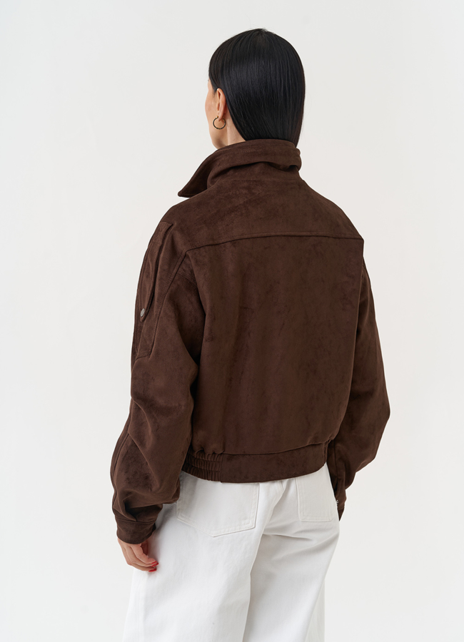 Женская куртка бомбер из эко замши коричневого цвета модель № 30446 в кредит