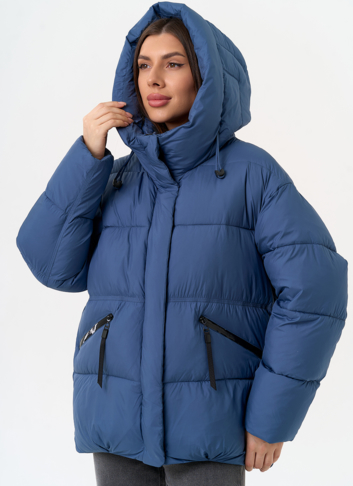 Женский пуховик синего цвета с капюшоном