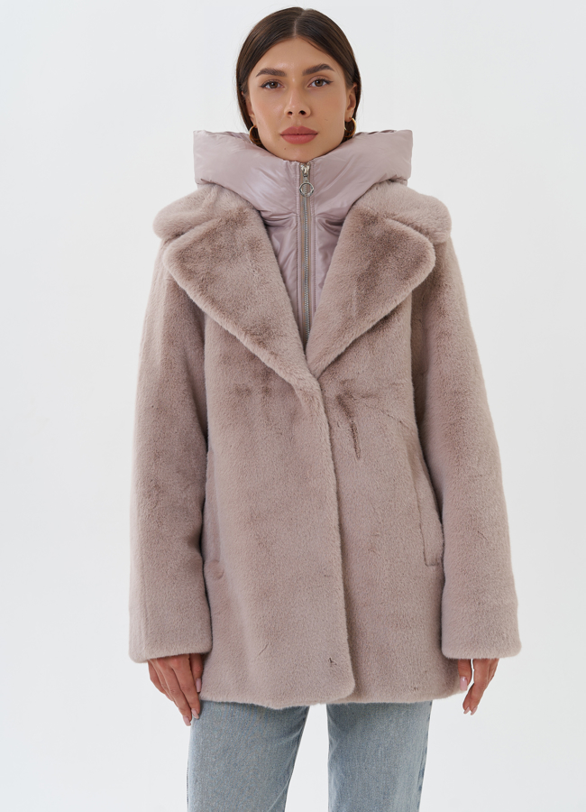 Женский пуховик из эко меха с манишкой модель № 27747 в кредит