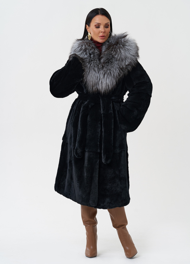 Шуба из меха кролика с капюшоном из чернобурки модель № 28905 меха малина