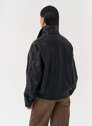 Куртка бомбер из эко кожи черного цвета