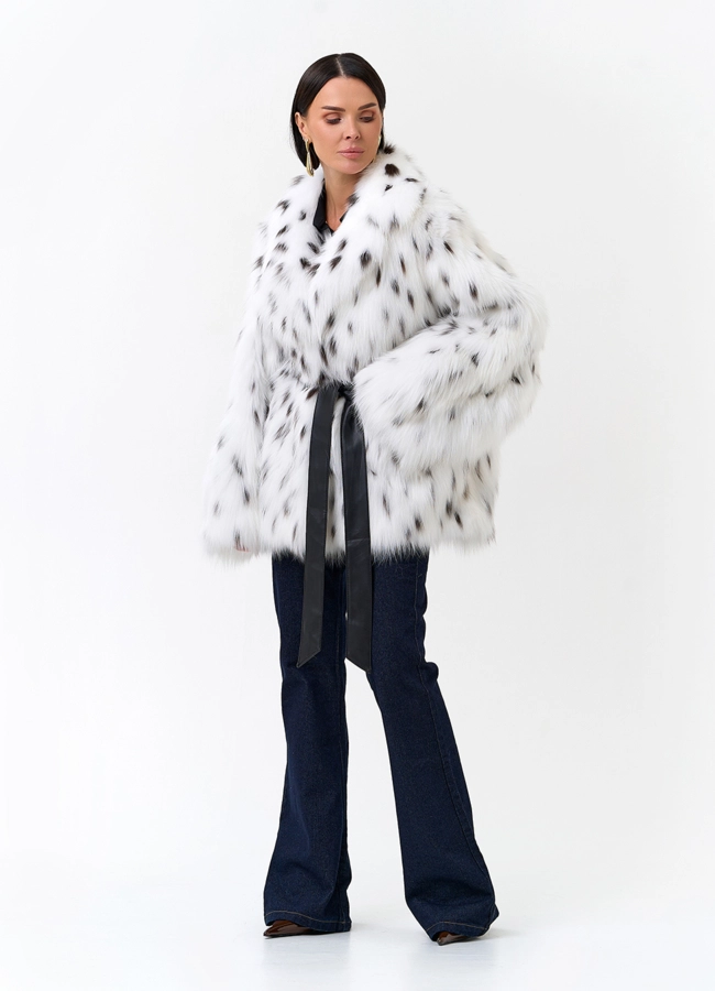 Шуба из меха лисы с инкрустацией под рысь модель № 33771 универмаг малина