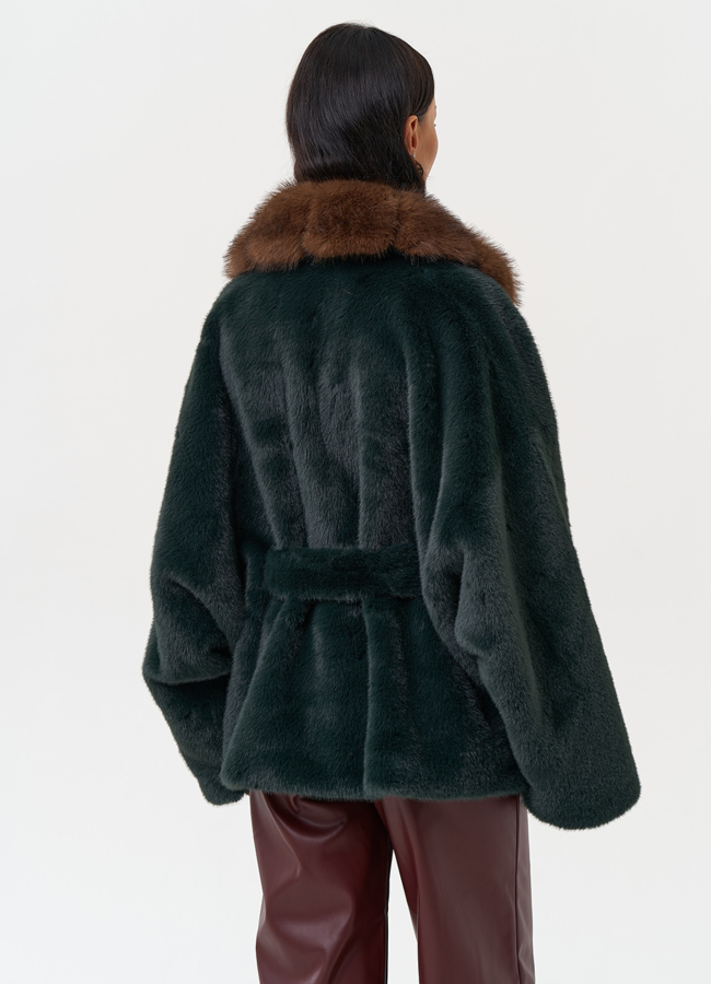 фото Женская куртка из эко меха с поясом модель № 31249