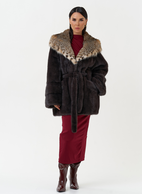 Женская шуба из меха норки с капюшоном из меха рыси