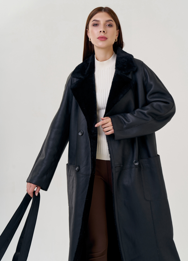 Женская дубленка черного цвета с английским воротником  модель № 23248 универмаг малина