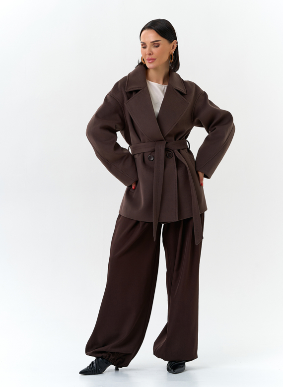 Женское укороченное пальто с поясом