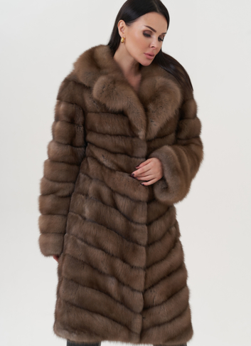 Шуба из куницы с английским воротником 