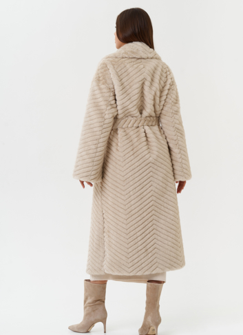 Длинное пальто из эко меха