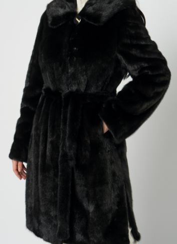 Норковая шуба с капюшоном и поясом черного цвета