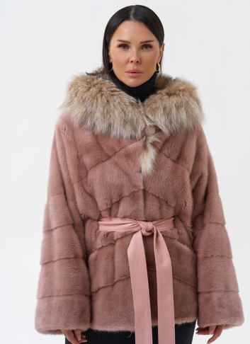 Короткая шуба из норки с капюшоном из рыси