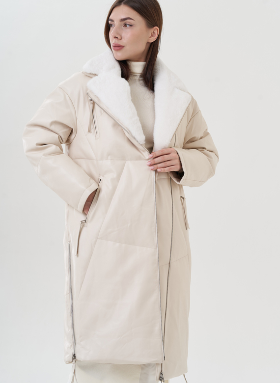 Пуховик женский из эко кожи с английским воротником в светлом цвете
