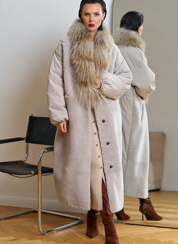 Комбинированное женское зимнее пальто с воротником из меха лисы