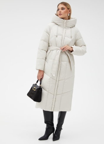 Женский светлый пуховик с капюшоном и поясом