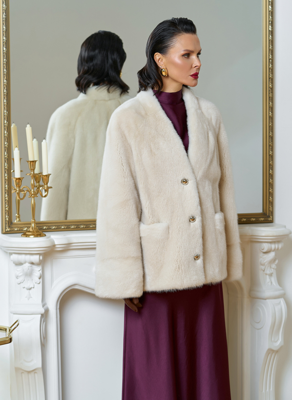 Укороченная шуба из меха норки с акцентными пуговицами Укороченная шуба из меха норки с акцентными пуговицами