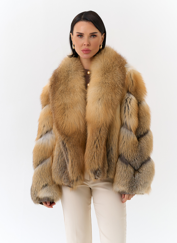 Укороченная шуба из меха рыжей лисы