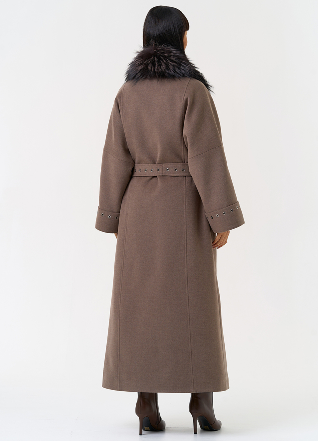 Утепленное женское пальто с английским воротником из меха лисы модель № 31553 универмаг малина