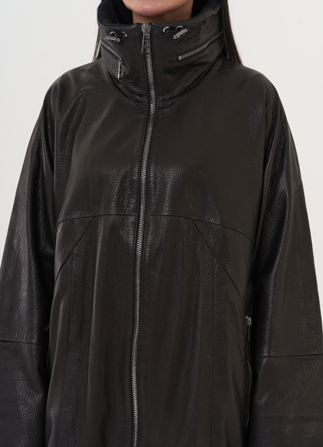 Кожаная удлиненная куртка черного цвета модель № 27142 в рассрочку