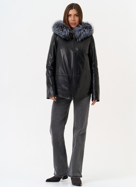 Женская куртка из натуральной кожи с капюшоном из меха чернобурки