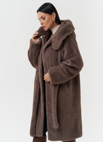 Пальто из эко меха с капюшоном