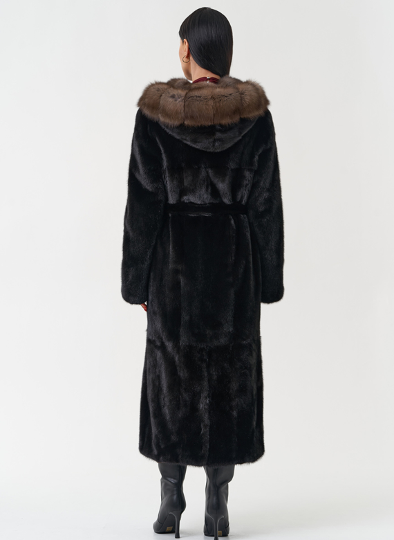Норковая шуба с капюшоном из меха соболя