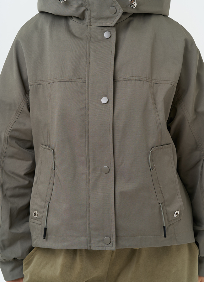 Короткая женская ветровка с капюшоном модель № 30043 универмаг малина