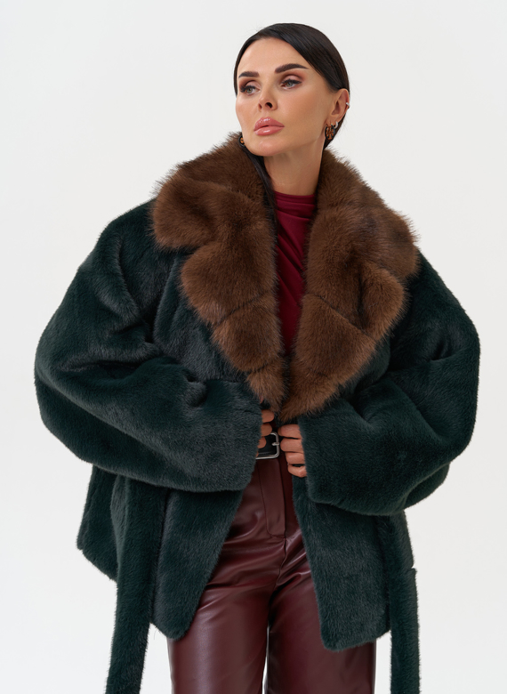 Женская куртка из эко меха с поясом