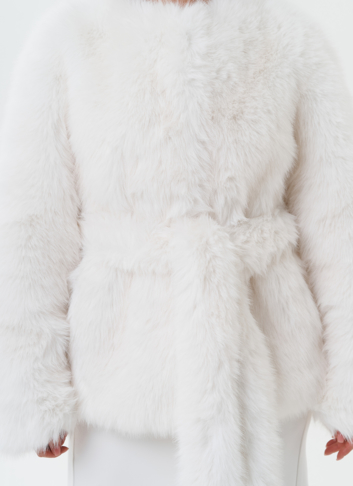 Укороченная шуба из эко песца в белом цвете