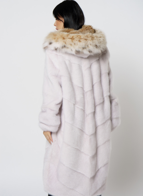 Светлая шуба с рысью