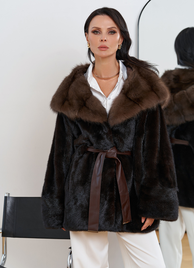 Женская шуба из меха норки с капюшоном из меха куницы модель № 30679 в рассрочку