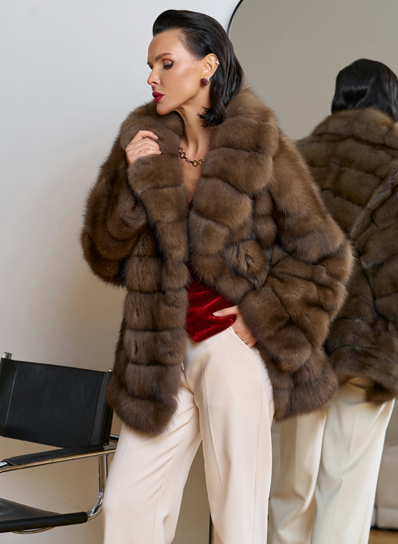 Женская шуба из куницы с английским воротником Женская шуба из куницы с английским воротником