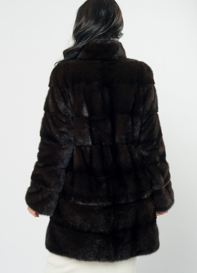 Поперечная шуба из норки модель № 25892 в кредит