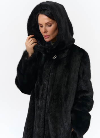Черная норковая шуба с капюшоном
