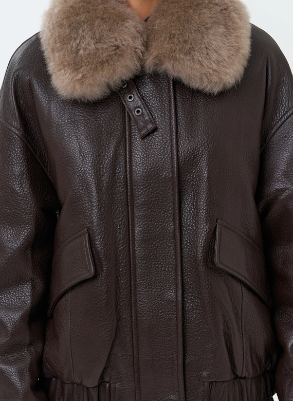 Укороченный пуховик из натуральной кожи  фото
