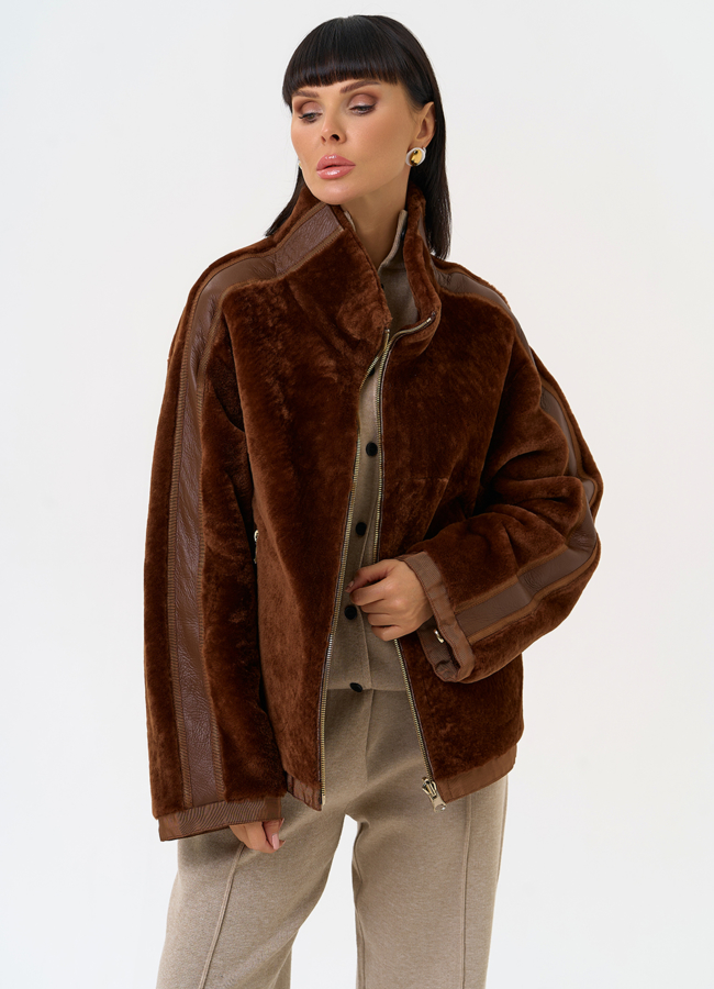 Короткая двухсторонняя дубленка в коричневом цвете модель № 31477 универмаг малина