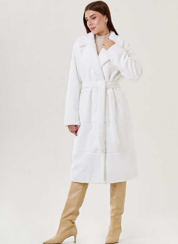 Белое пальто из эко меха