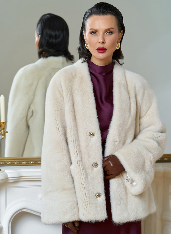 Укороченная шуба из меха норки с акцентными пуговицами Укороченная шуба из меха норки с акцентными пуговицами